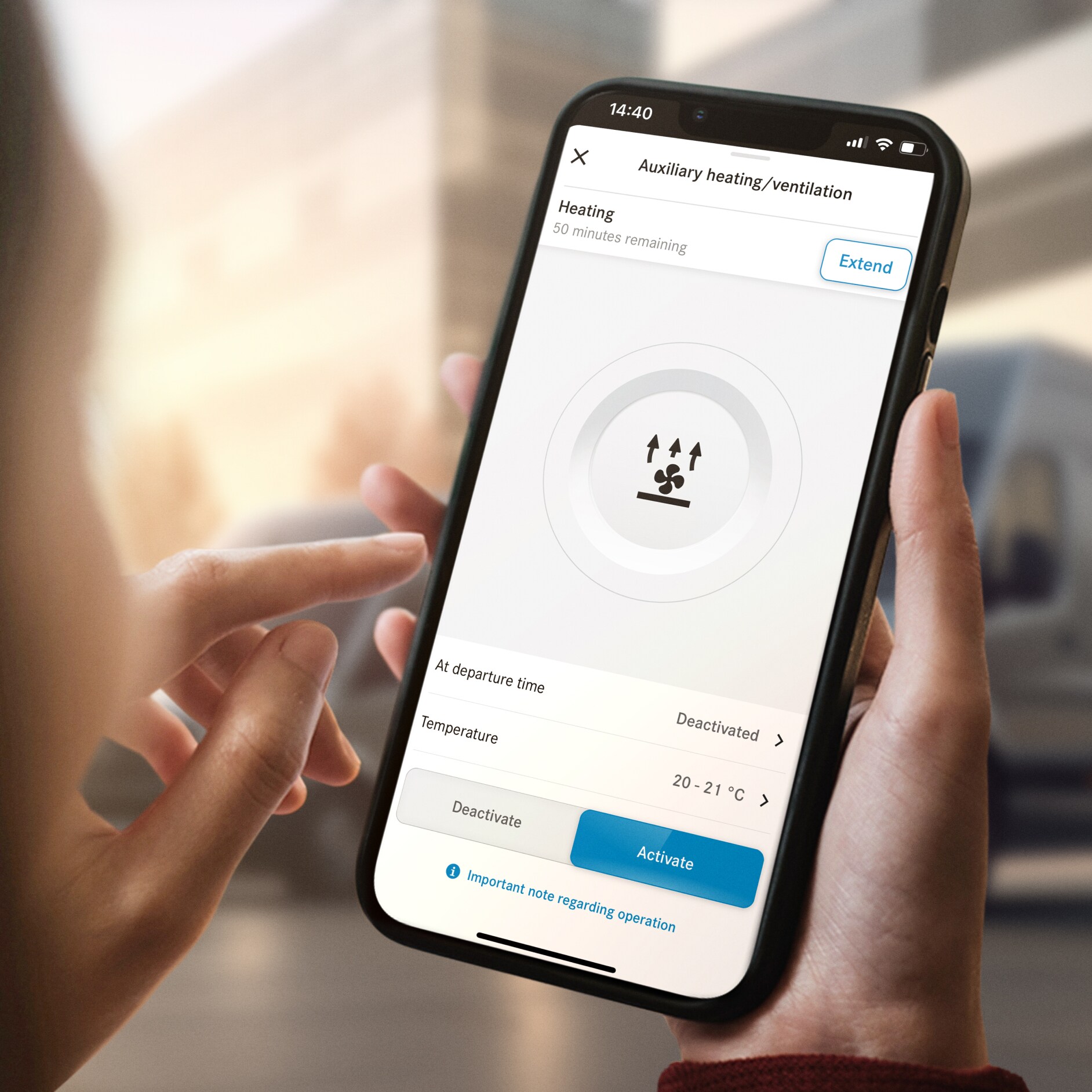 Standverwarming/-ventilatie | Digitale extra’s | Mercedes-Benz De functie Standverwarming-/ventilatie van Mercedes-Benz op een smartphone.
