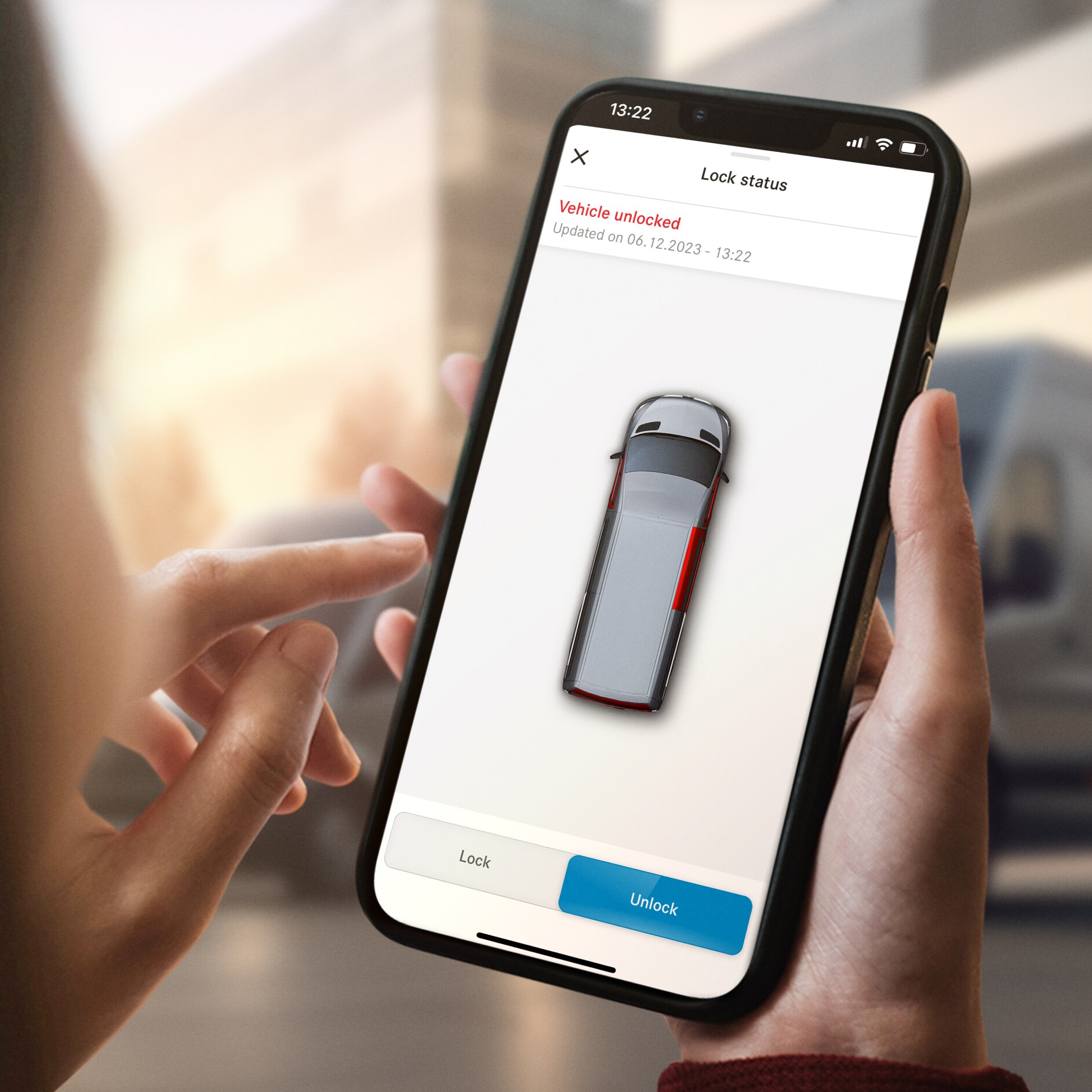 Op afstand ver-/ontgrendelen van voertuig | Digitale extra's | Mercedes-Benz De functie Op afstand ver-/ontgrendelen van voertuig op een smartphone.