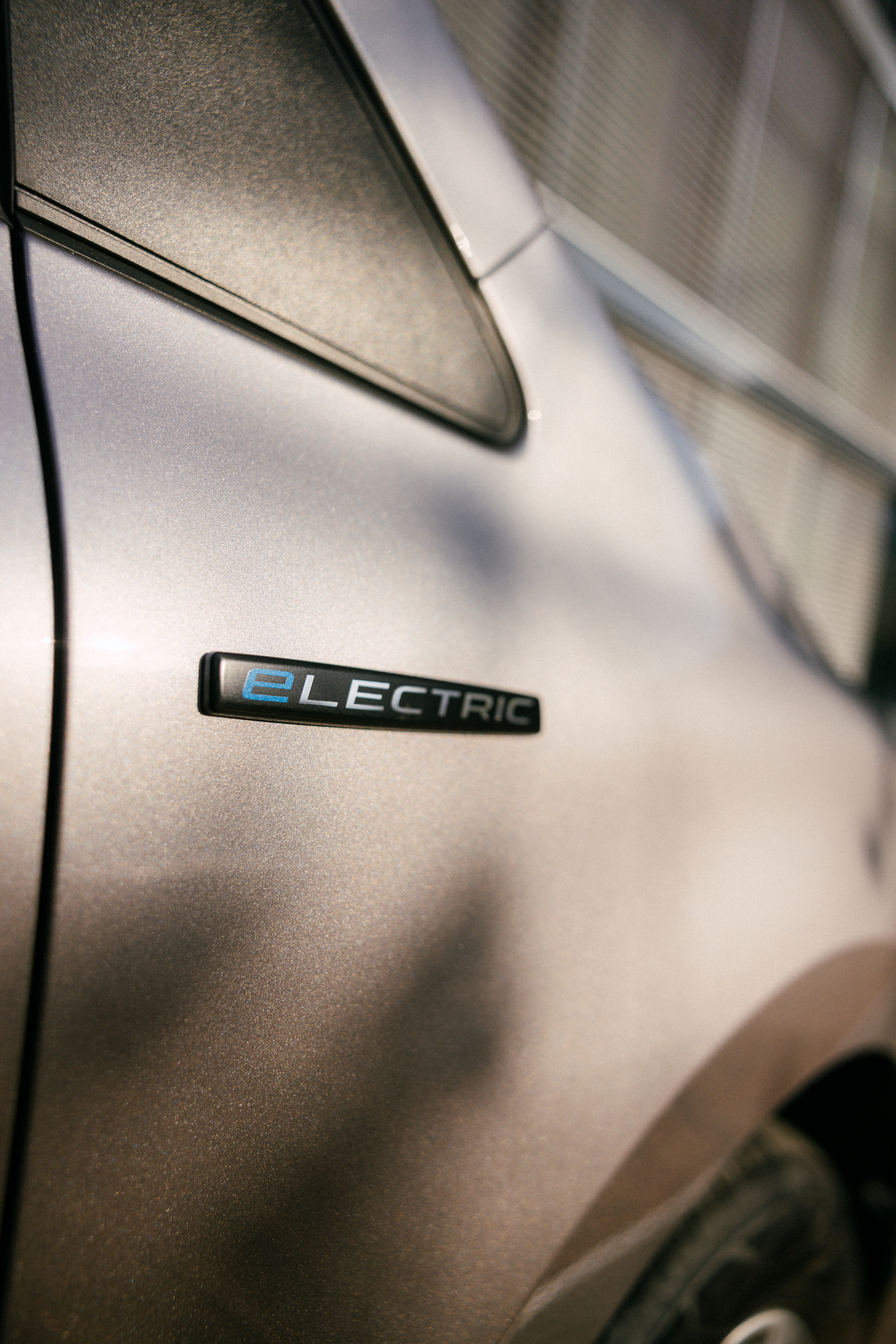 Actie Netto Operational Lease voor eCitan en eVito uit voorraad Rechter voorkant van een beige eCitan.